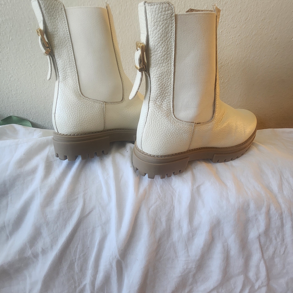 Elegant Cream Ankle Boots Used - Picture 3 of 9